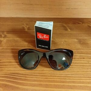 Woman's Ray Ban polarized sunglasses